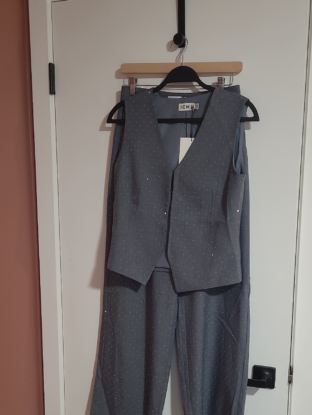 ICHI Gray Sleeveless Vest & Pants Set